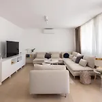 Apartamento Nova 4* *