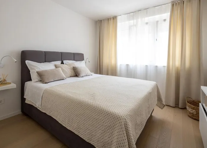 Nova 4* دوغي رات